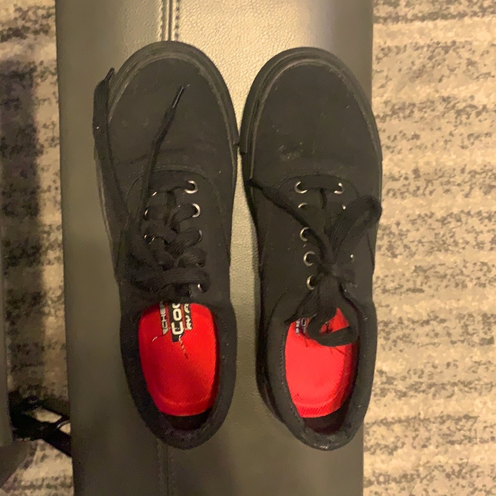 Skechers slip resistant shoes (great for servers)